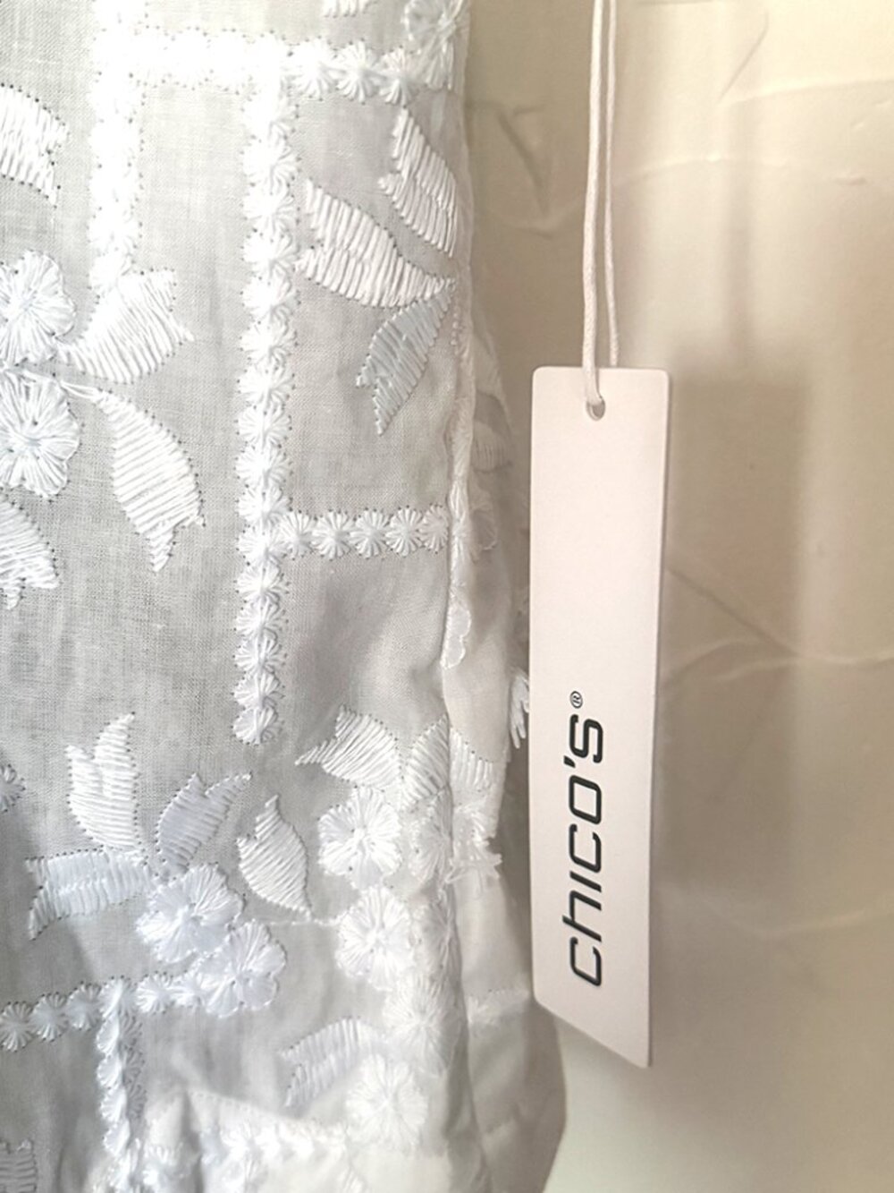 NWT Chicos Scallop Lace Tank Top - Size 8 (Chicos Size 1) / White - Picture 5 of 7